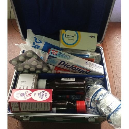 Emergency Fully Equiped First Aid Kit + Free Thermometer
