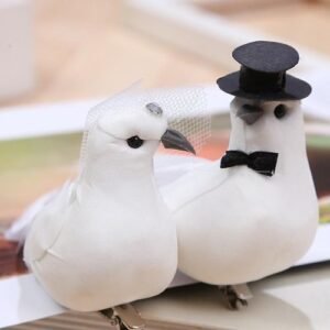 1 Pair Simulated Pigeons Figurines Feather Birds Couple White Doves Lovers Birds Home Garden Photo Prop Decoration